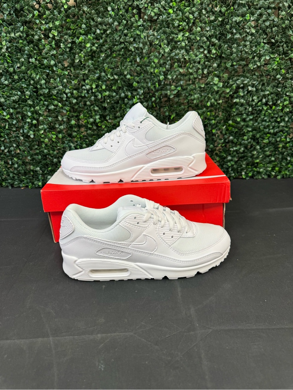 Nike Air Max 90 - Men’s 9.5/Women’s 11